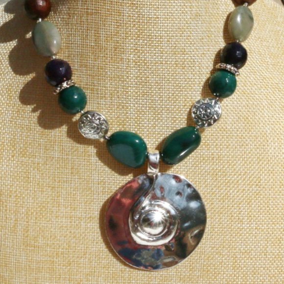 Boho Bib Necklace Hammered Medallion Pendant Lucite Beads Silver Tone Nature NWT - Picture 2 of 4